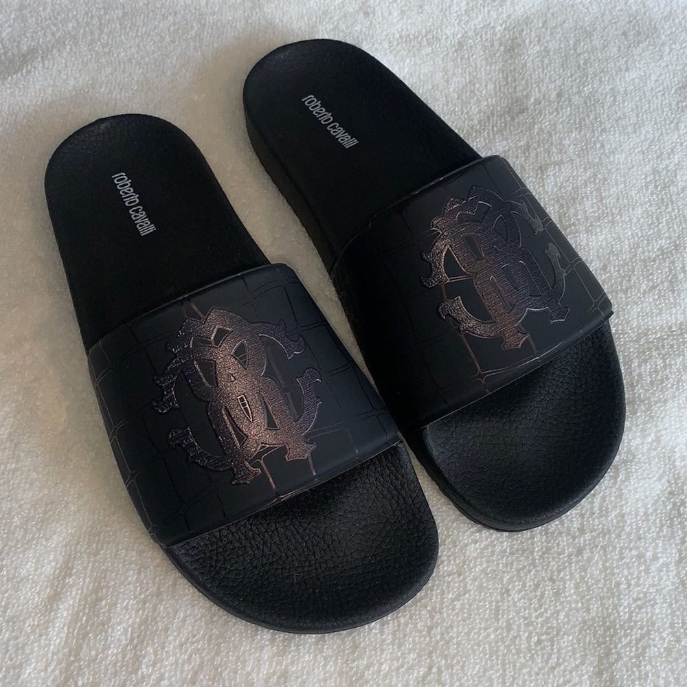 size40, Women 10, Men 8, new never worn, no tags or original packaging.